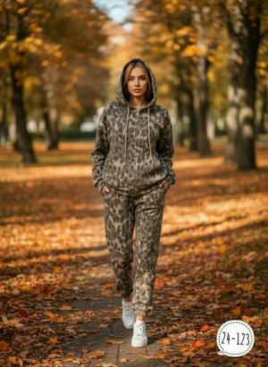 Спортивный костюм 23098378