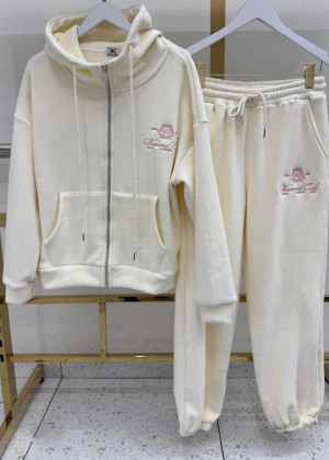 Спортивный костюм 23149376