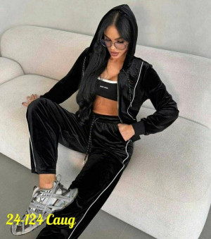 Спортивный костюм #23175235