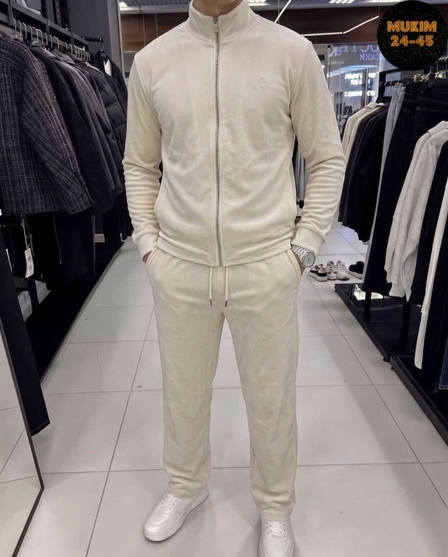 Костюм