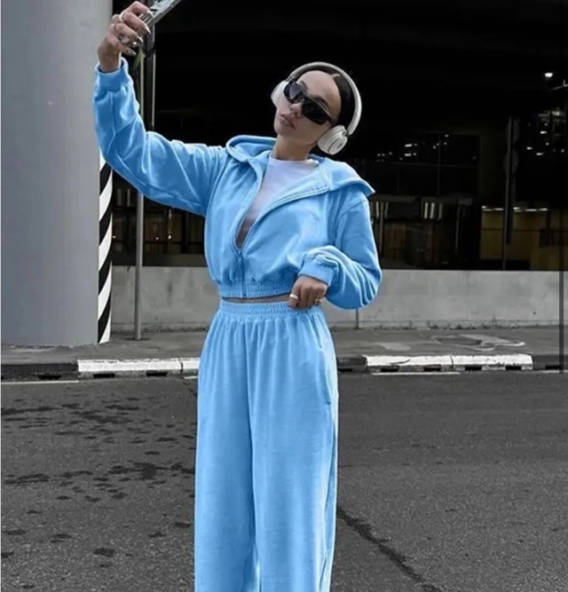 Спортивный костюм 22915638