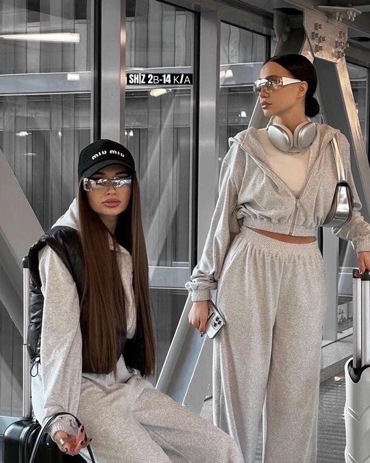 Спортивный костюм 22920790