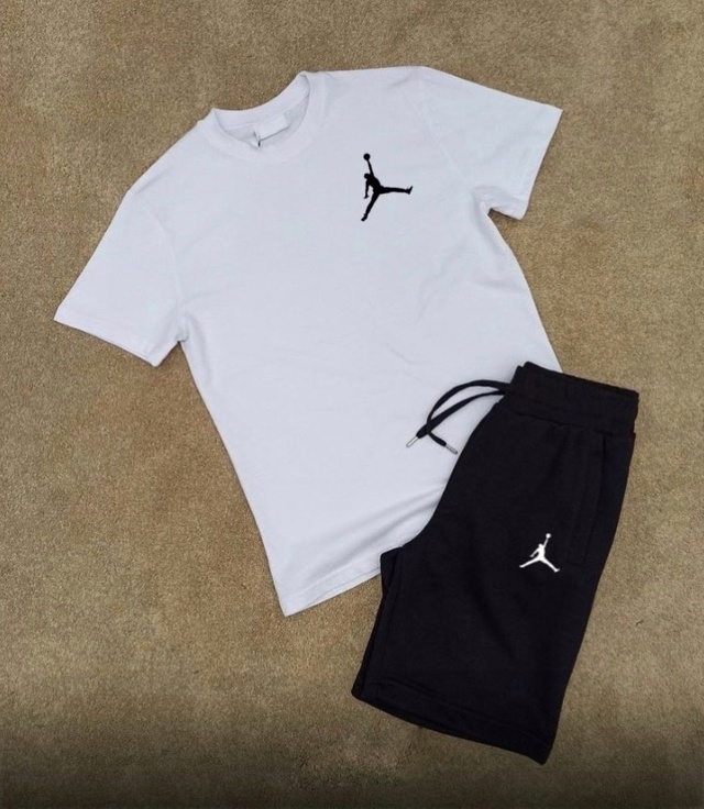 Спортивный костюм 22940456