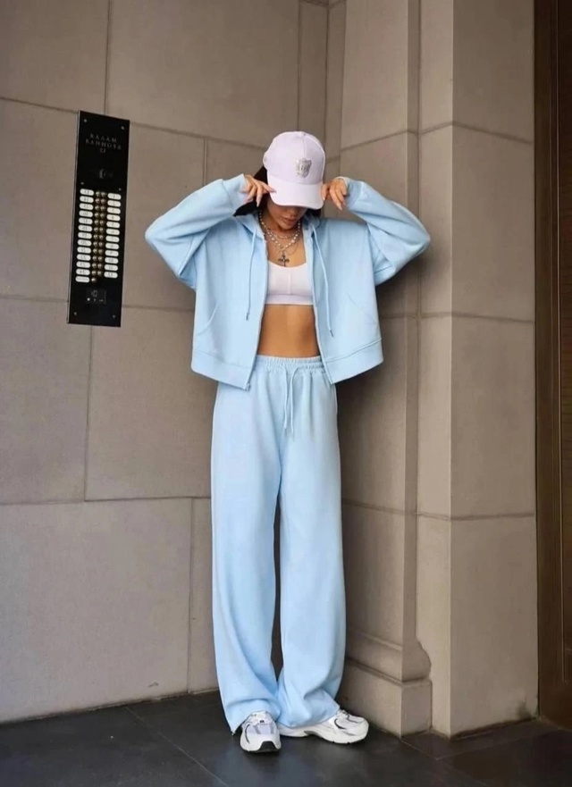 Спортивный костюм 22944624