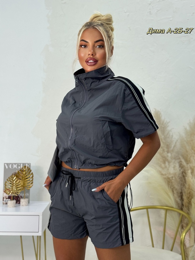 Спортивный костюм 22947844