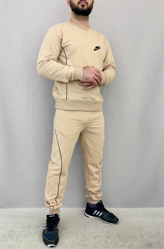 Спортивный костюм 22946509