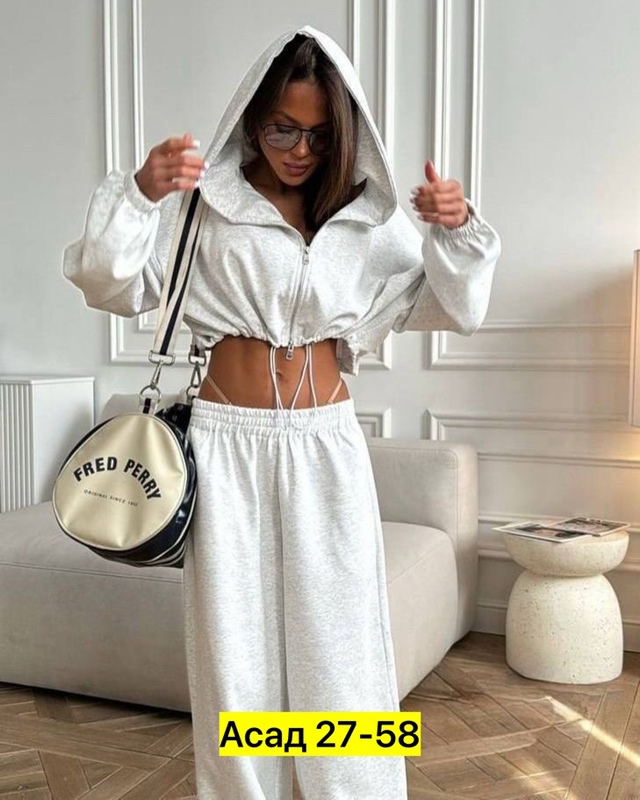 Спортивный костюм 22946914