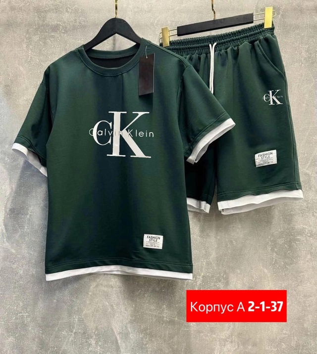 Спортивный костюм 22946905