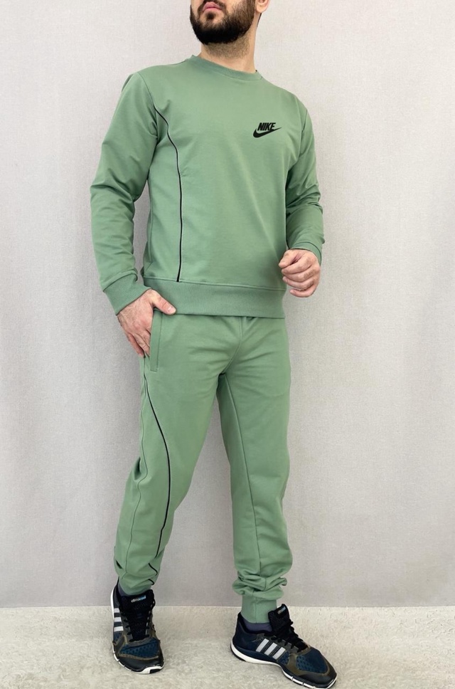 Спортивный костюм 22946509