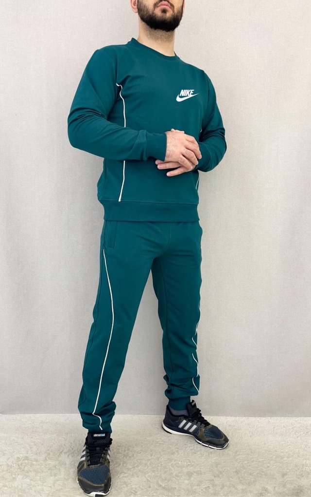 Спортивный костюм 22946509