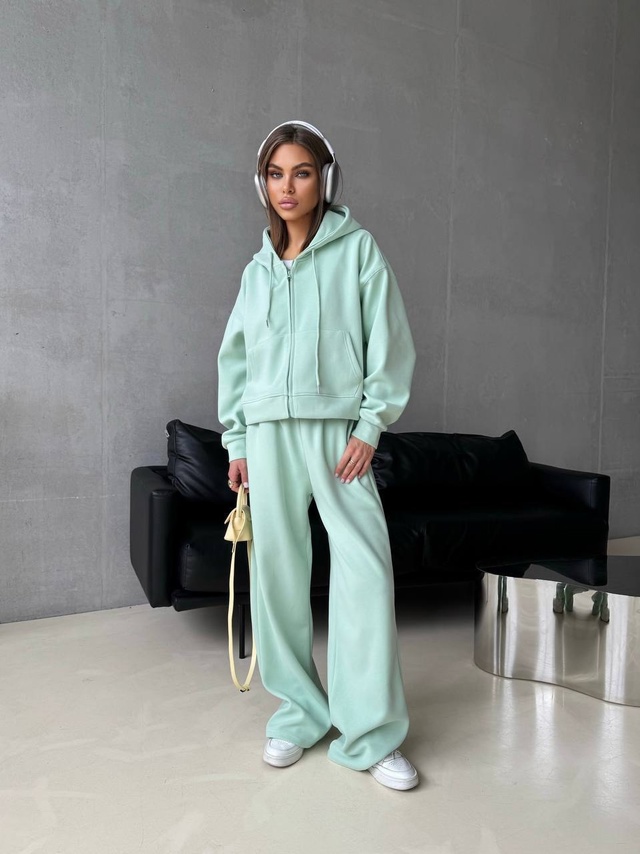 Спортивный костюм 22951263