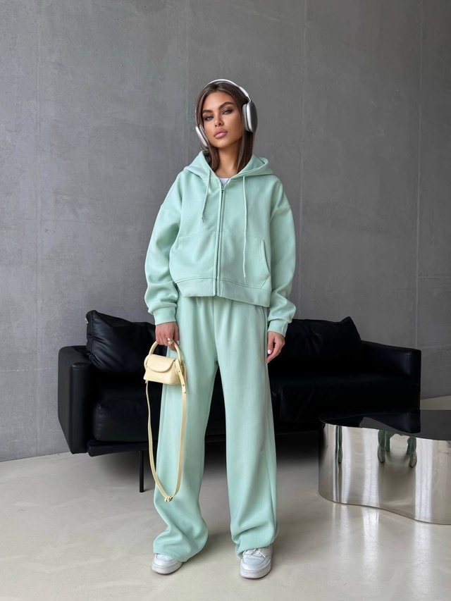 Спортивный костюм 22951263