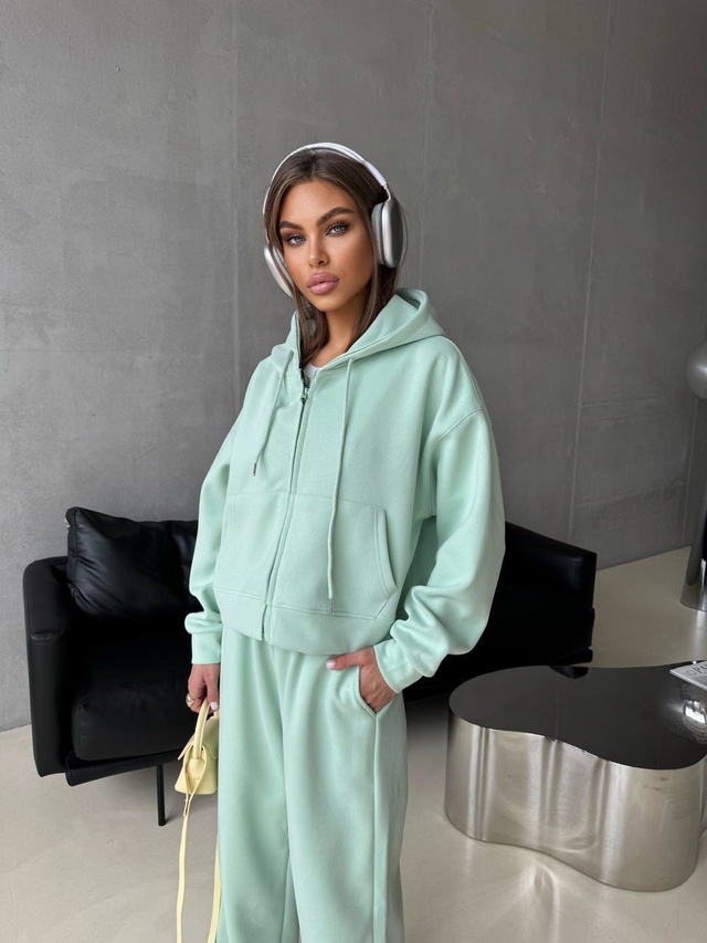 Спортивный костюм 22951263