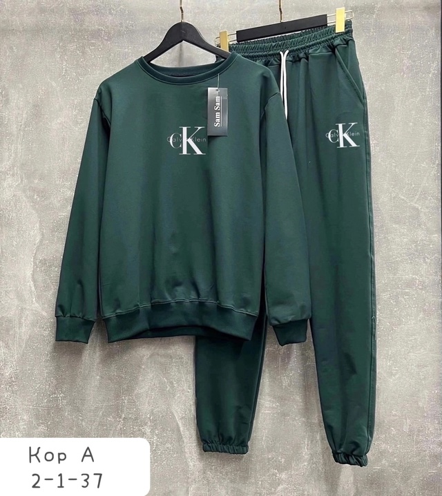 Спортивный костюм 22957913