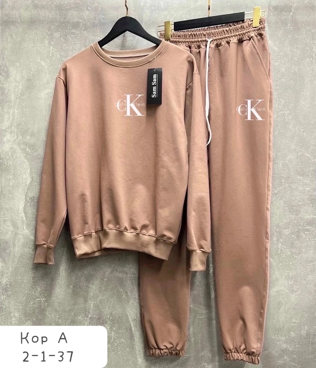 Спортивный костюм 22957913