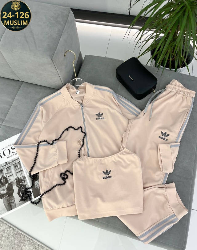 Спортивный костюм 22962376