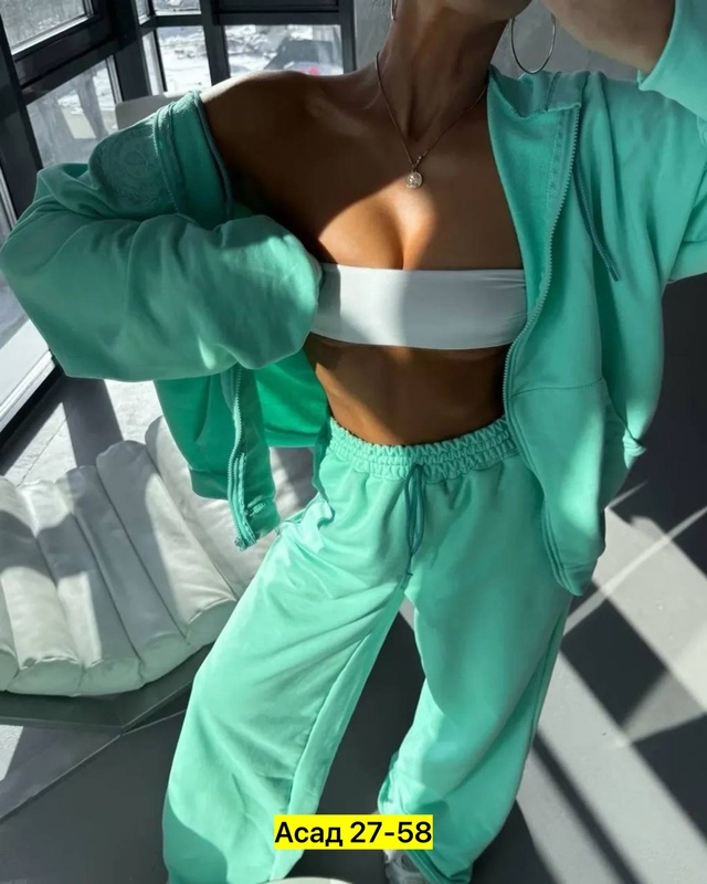 Спортивный костюм 22974404