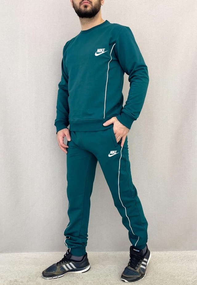 Спортивный костюм 22979697