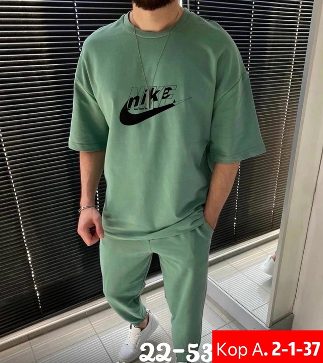 Спортивный костюм 22984326