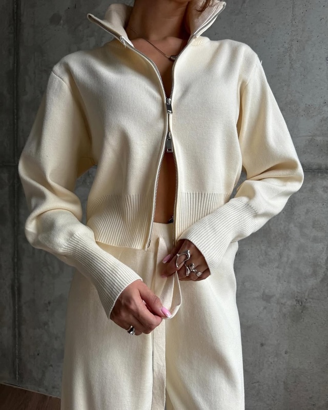 Спортивный костюм 22987737