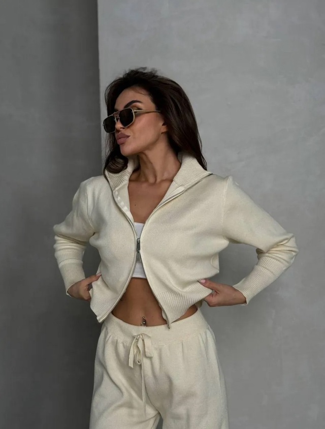 Спортивный костюм 22987737