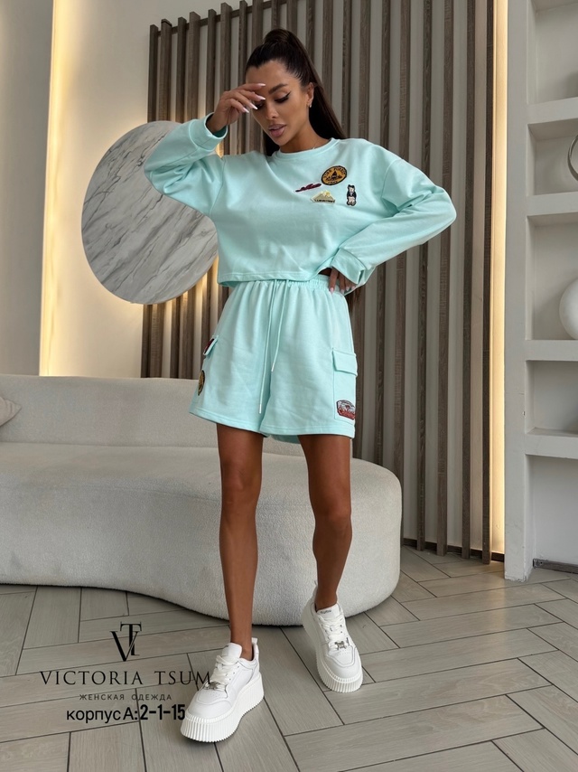 Спортивный костюм 22995649