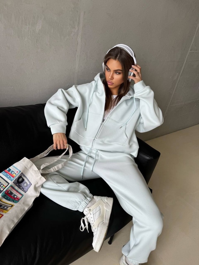 Спортивный костюм 23009878