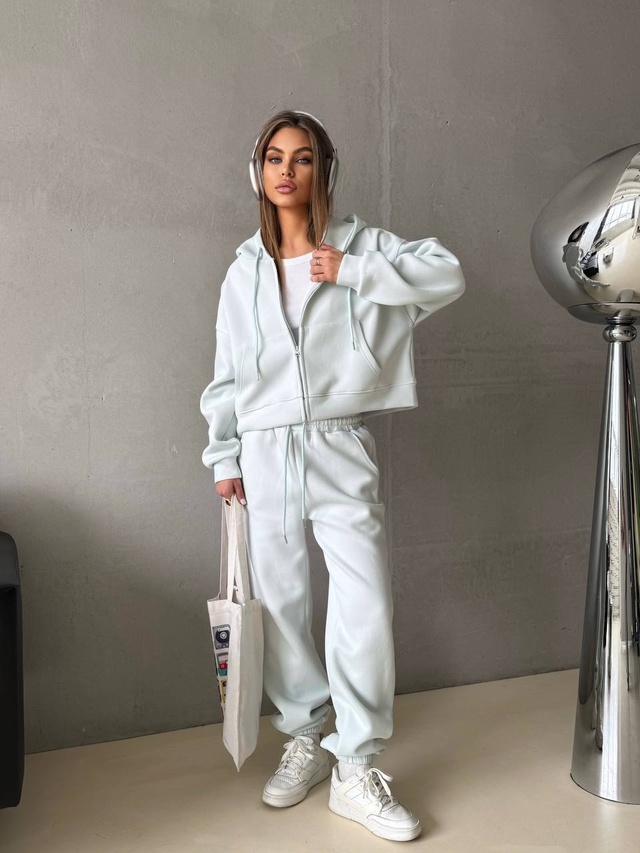 Спортивный костюм 23009878