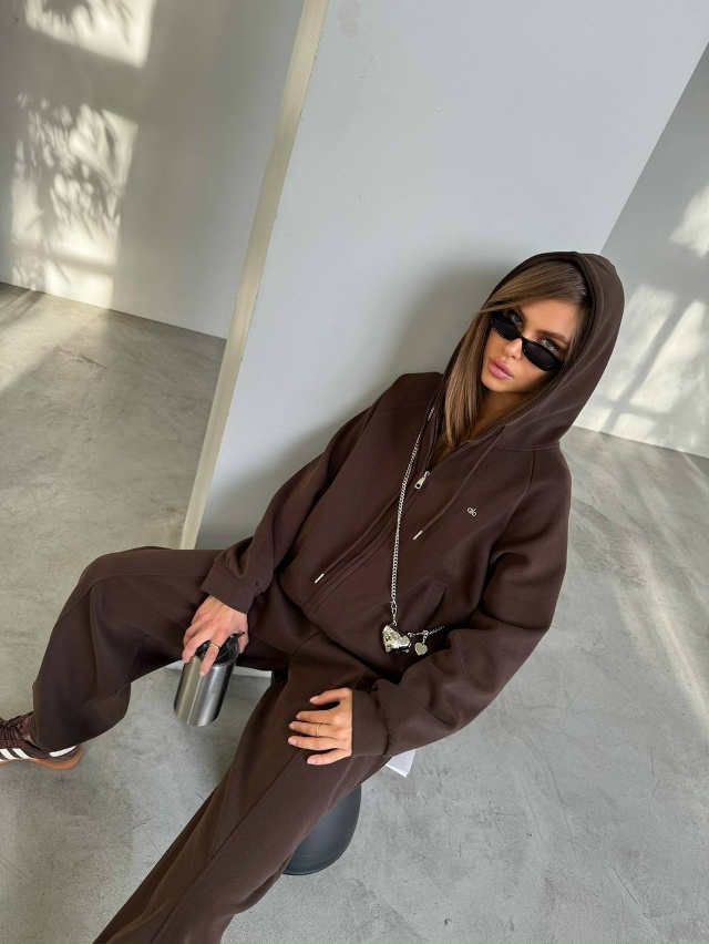 Спортивный костюм 23048739