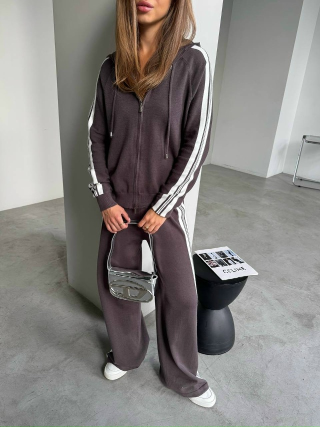 Спортивный костюм 23048130