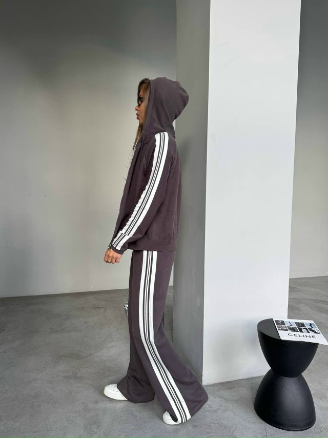 Спортивный костюм 23048130