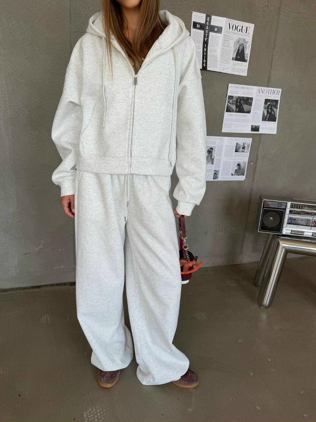 Спортивный костюм 23070950