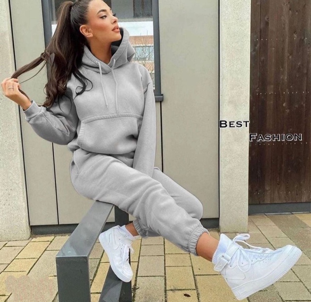 Спортивный костюм 23074381