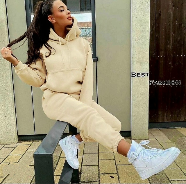 Спортивный костюм 23074381