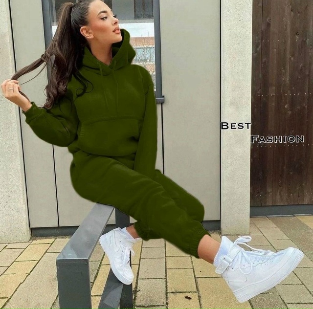 Спортивный костюм 23074381