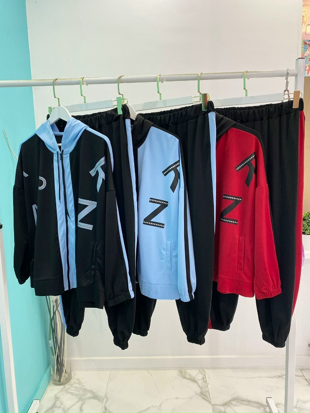 Спортивный костюм 23076656