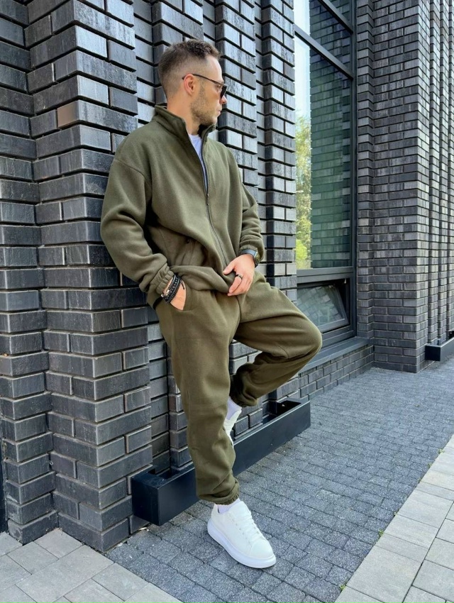 Спортивный костюм 23078559