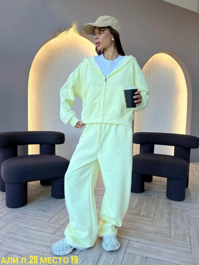 Спортивный костюм 23081568