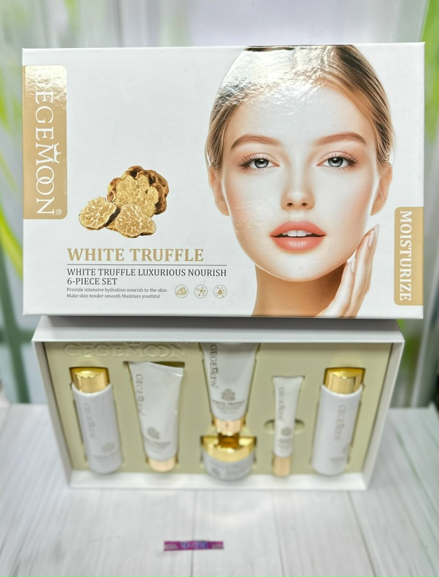 Подарочный набор косметики 23082941