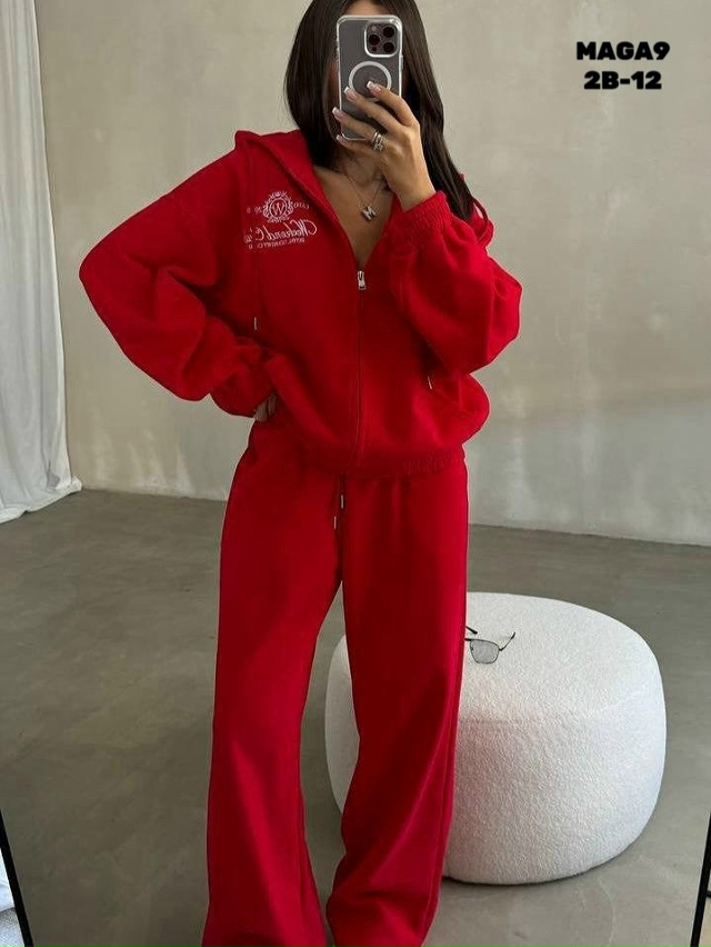 Спортивный костюм 23090219