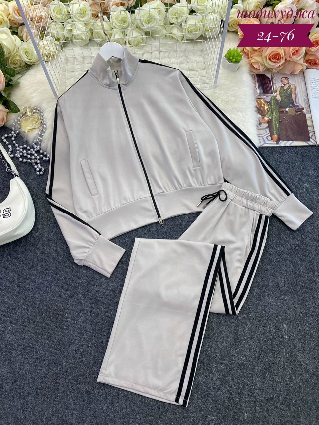 Спортивный костюм 23097268