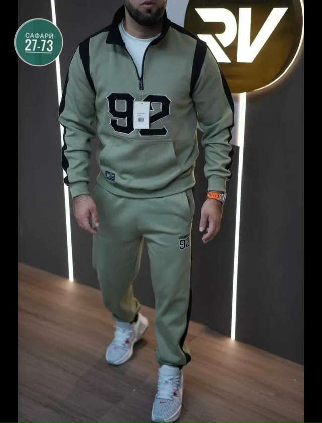 Спортивный костюм 23098740