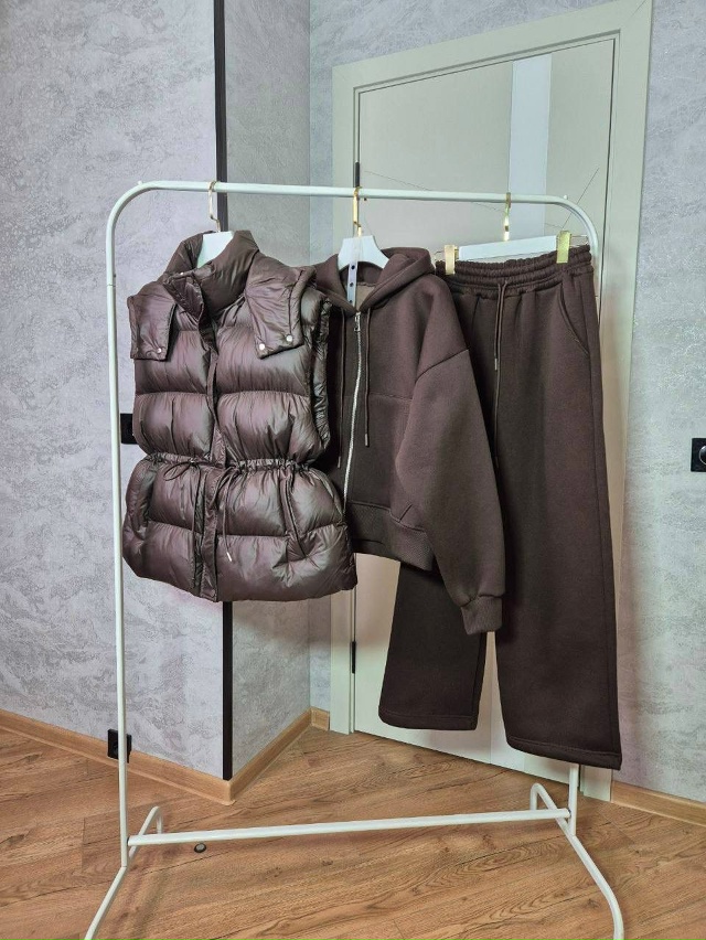 Спортивный костюм 23105449