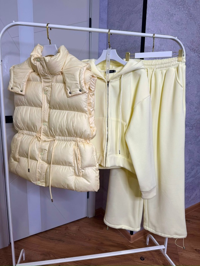 Спортивный костюм 23105449