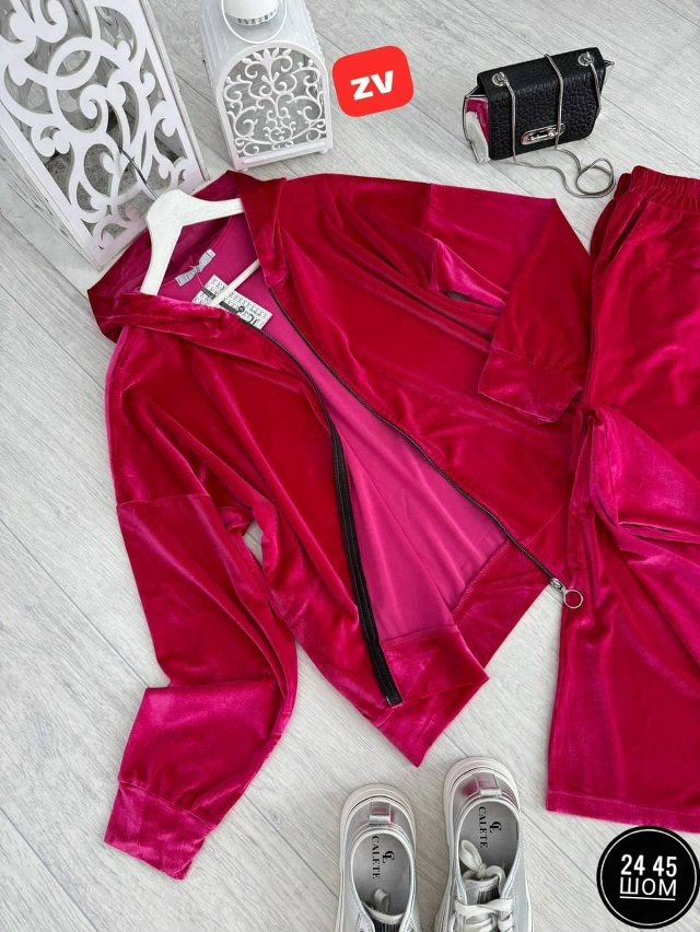 Спортивный костюм 23105344