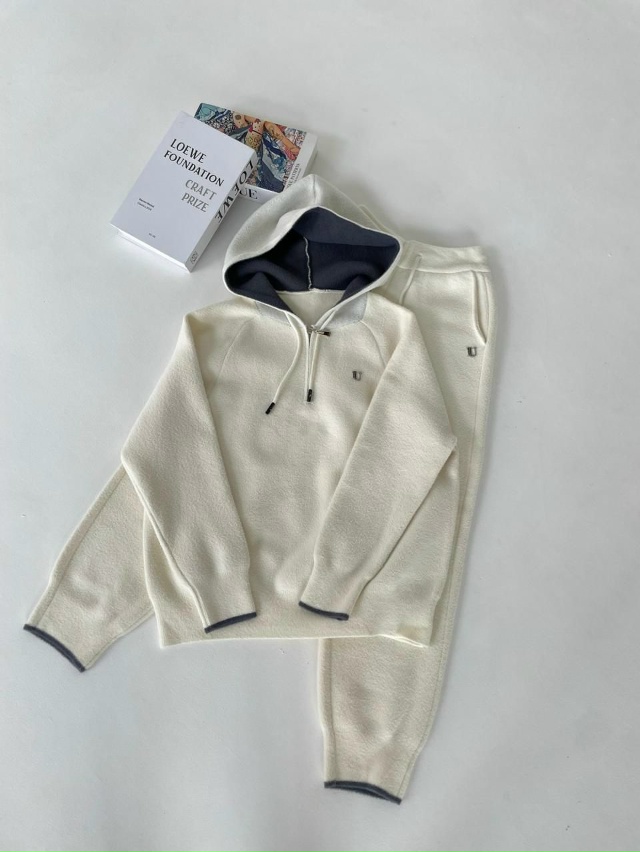 Спортивный костюм 23108152