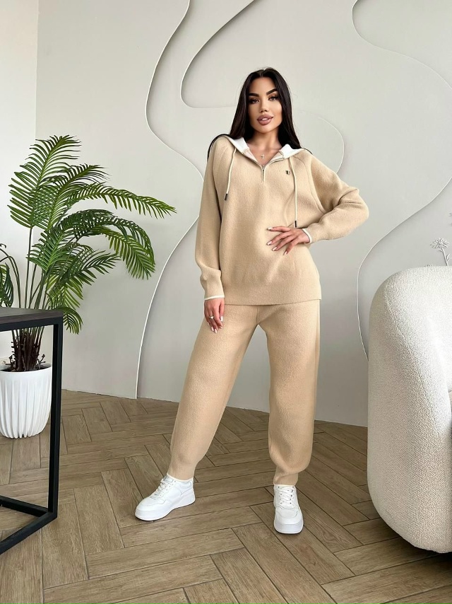 Спортивный костюм 23108152