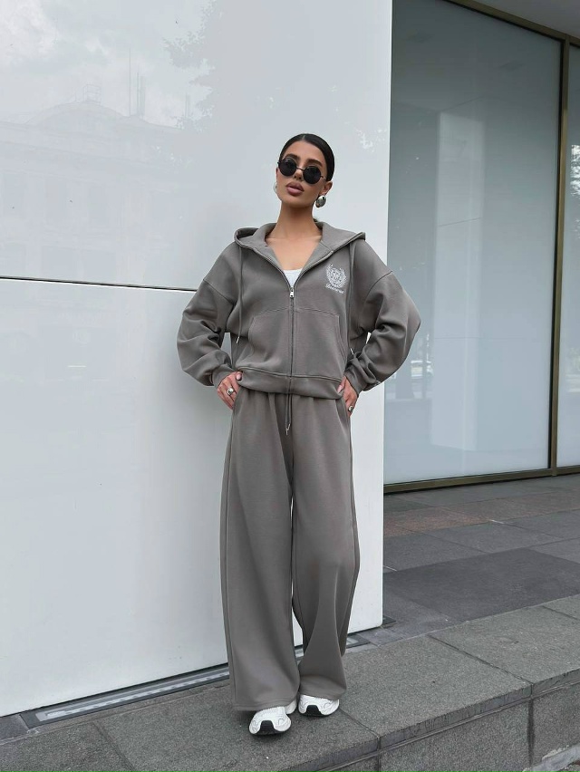 Спортивный костюм 23109773