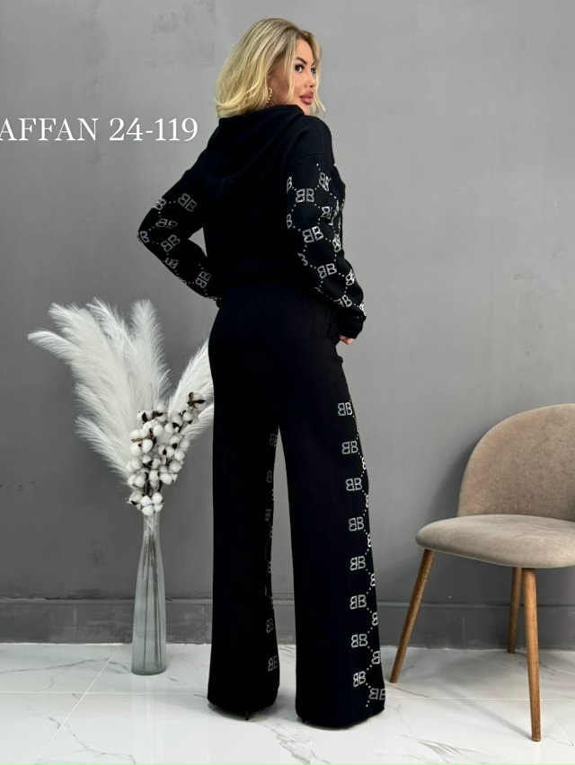 Спортивный костюм 23113992