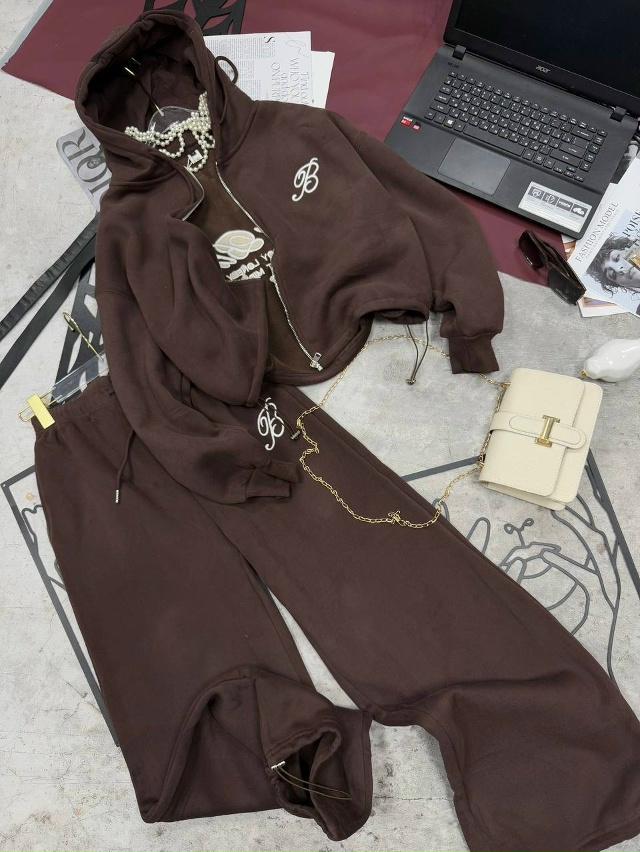 Спортивный костюм 23115340